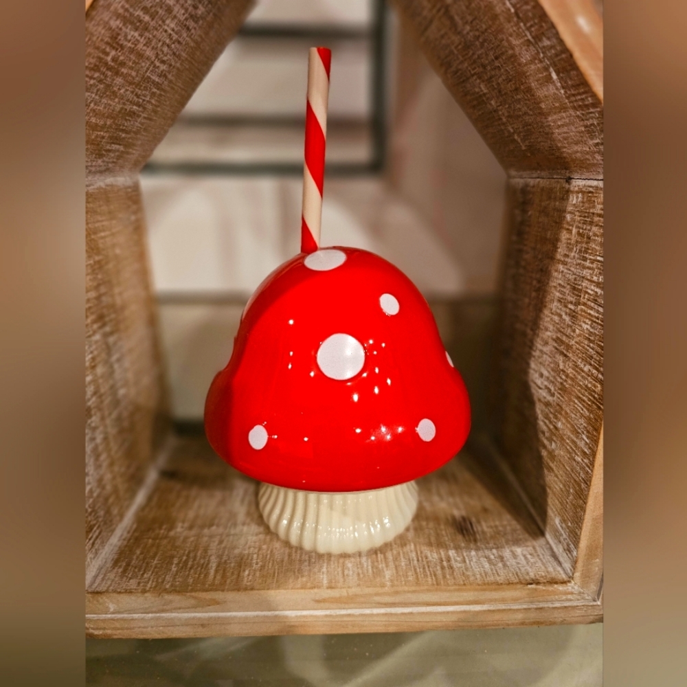 Mushroom Cup w/Straw